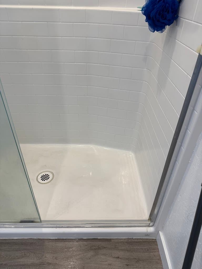 Shower after a New Star deep cleaning
