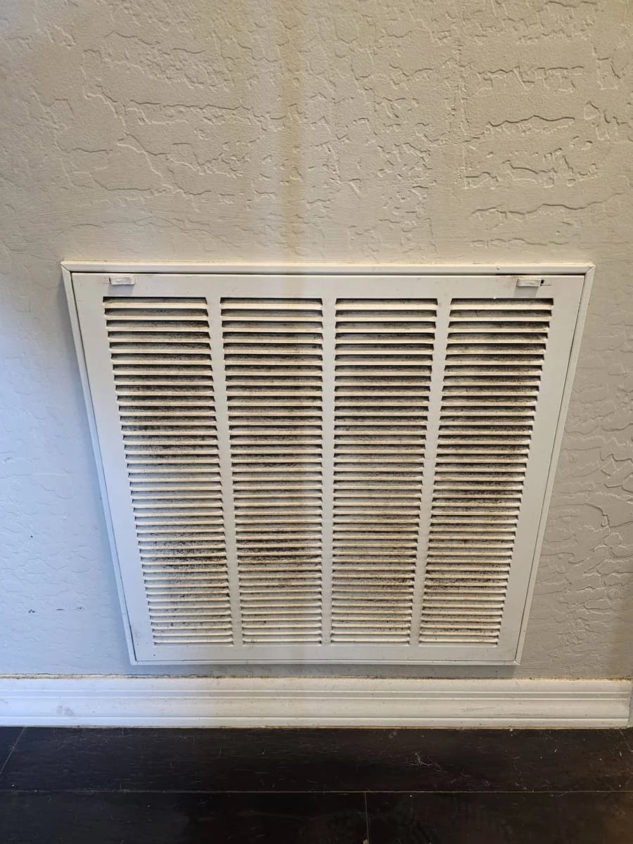 Vent cover with dust buildup before cleaning
